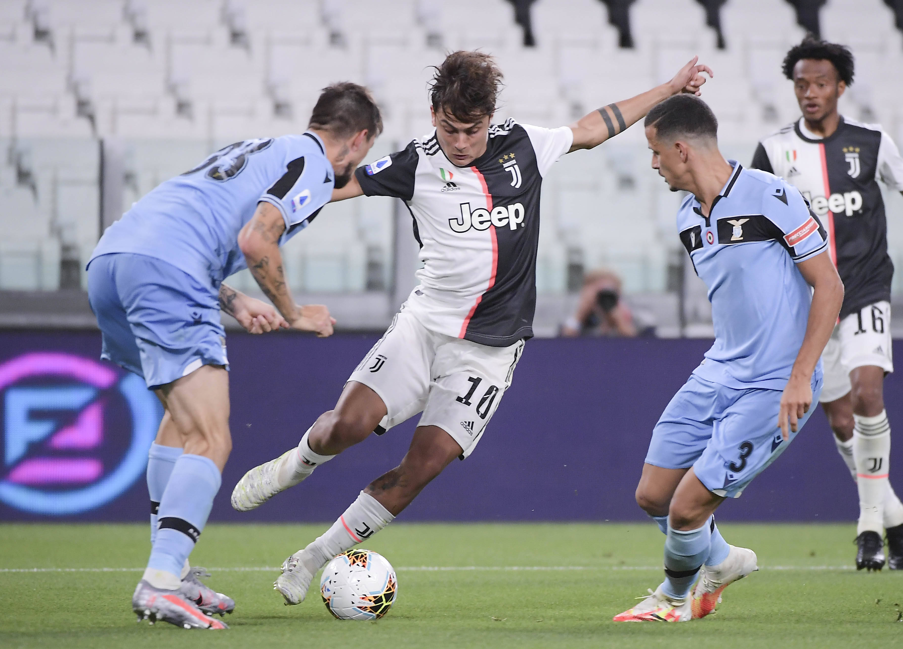 开拓者1分险胜火箭 杨瀚森出场近17分钟得3分